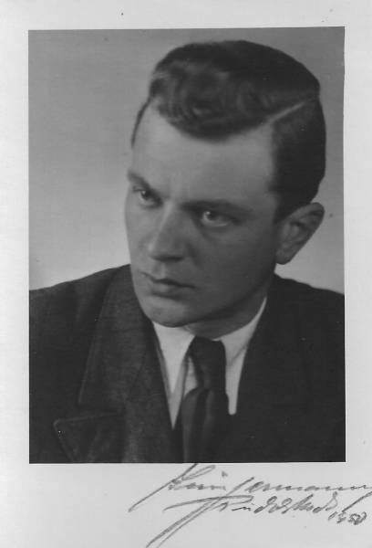 eberhard.jpeg eberhard.jpeg